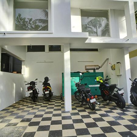 Hotel O Crystal Executive Suites Kochi Exterior photo