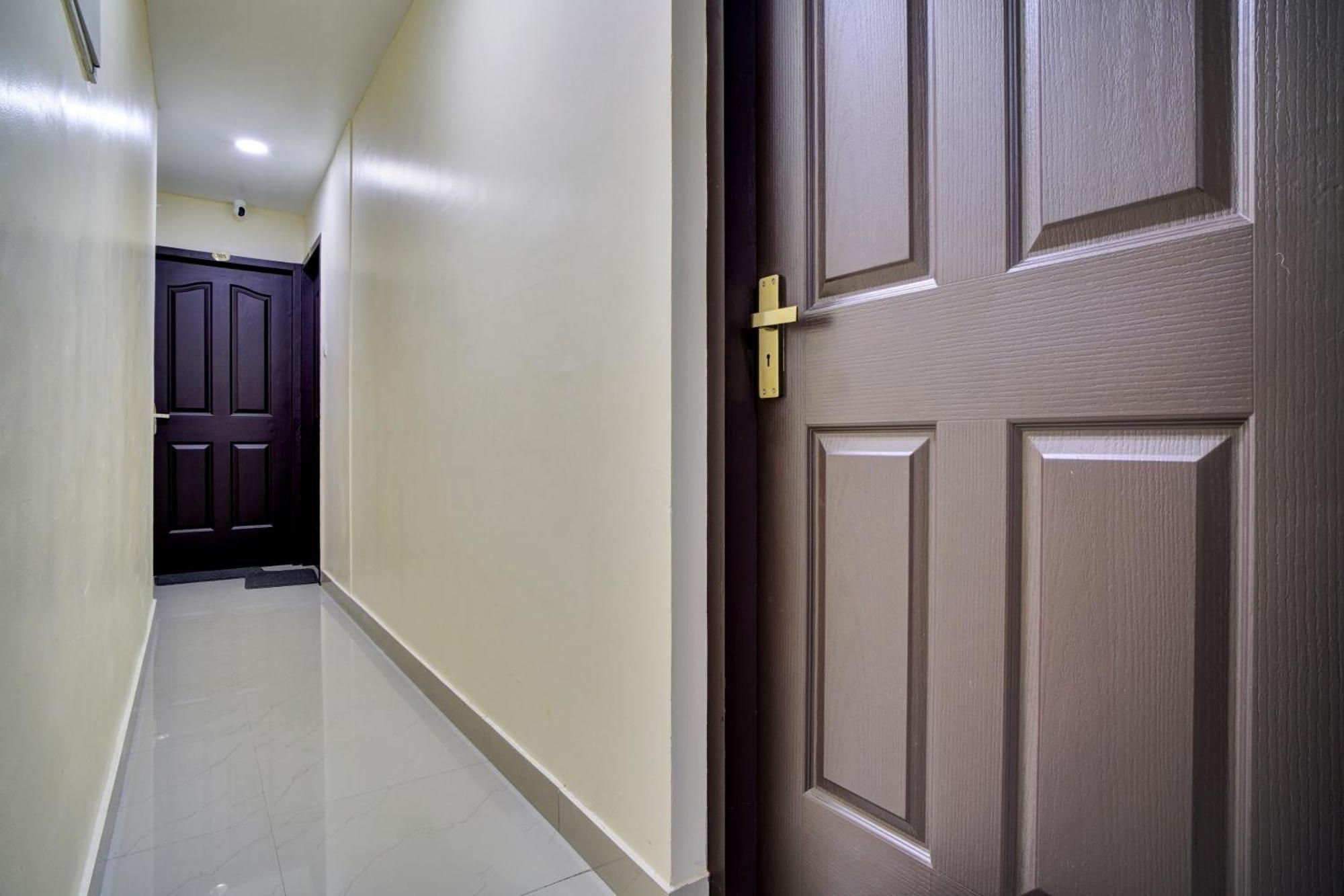 Hotel O Crystal Executive Suites Kochi Exterior photo