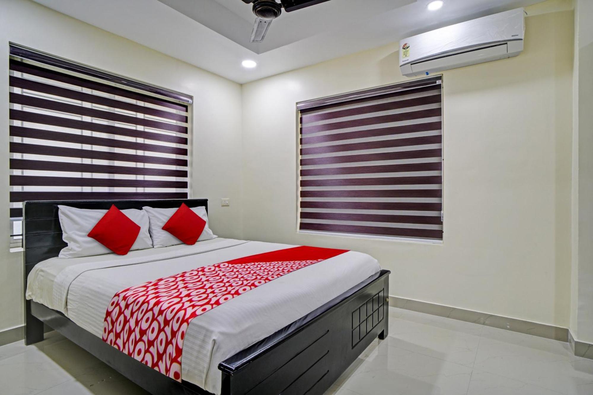Hotel O Crystal Executive Suites Kochi Exterior photo