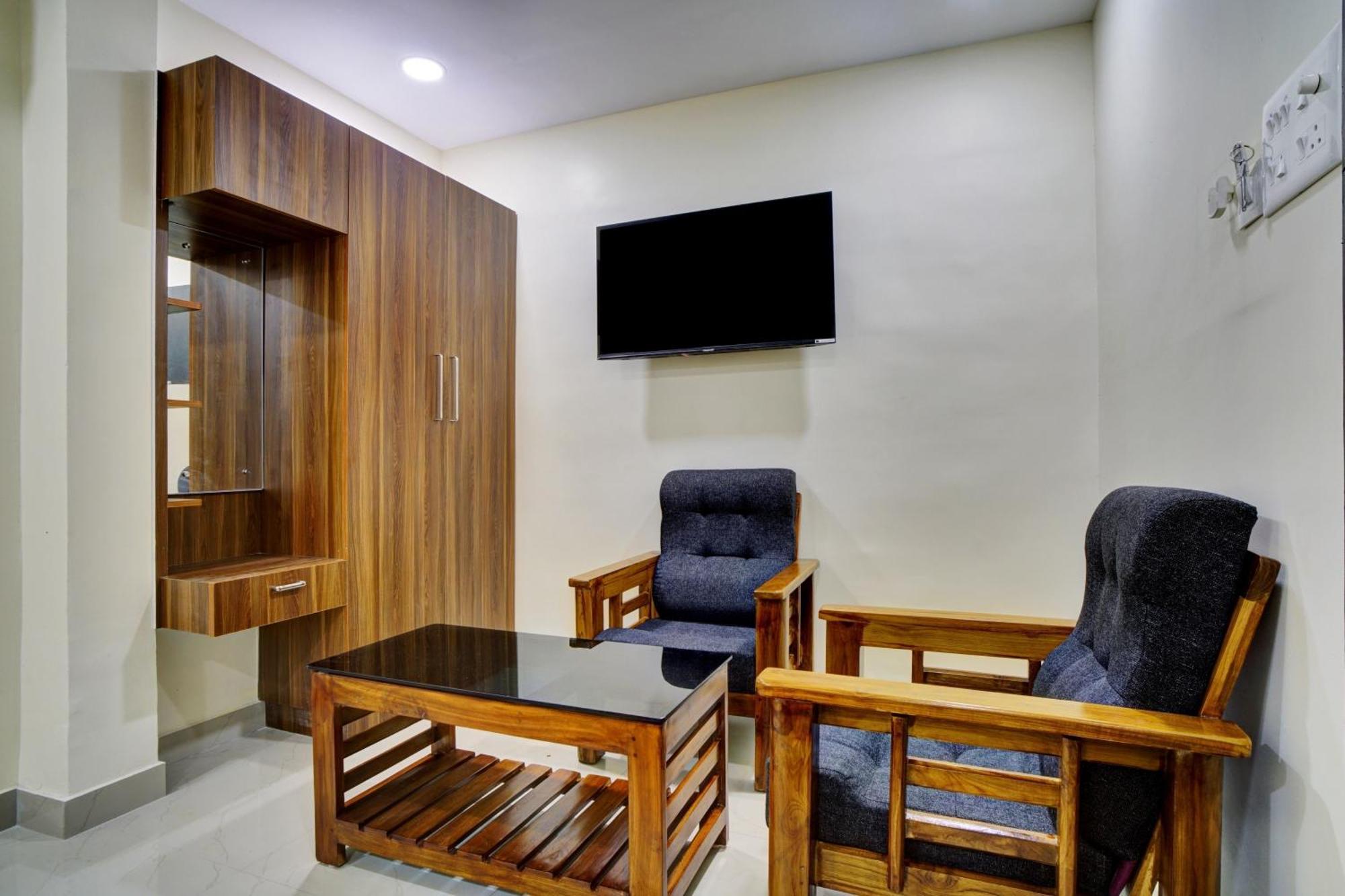 Hotel O Crystal Executive Suites Kochi Exterior photo
