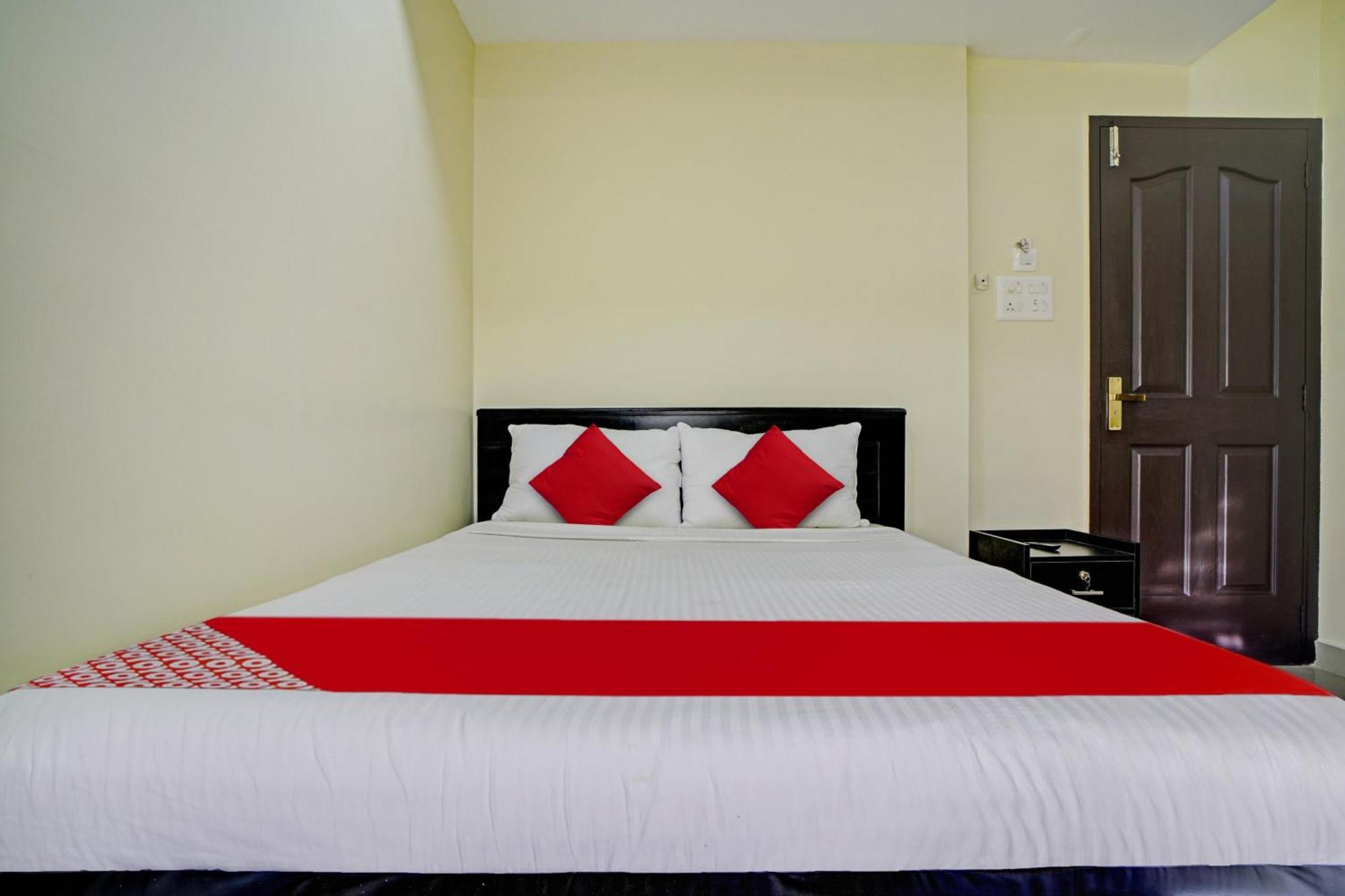 Hotel O Crystal Executive Suites Kochi Exterior photo