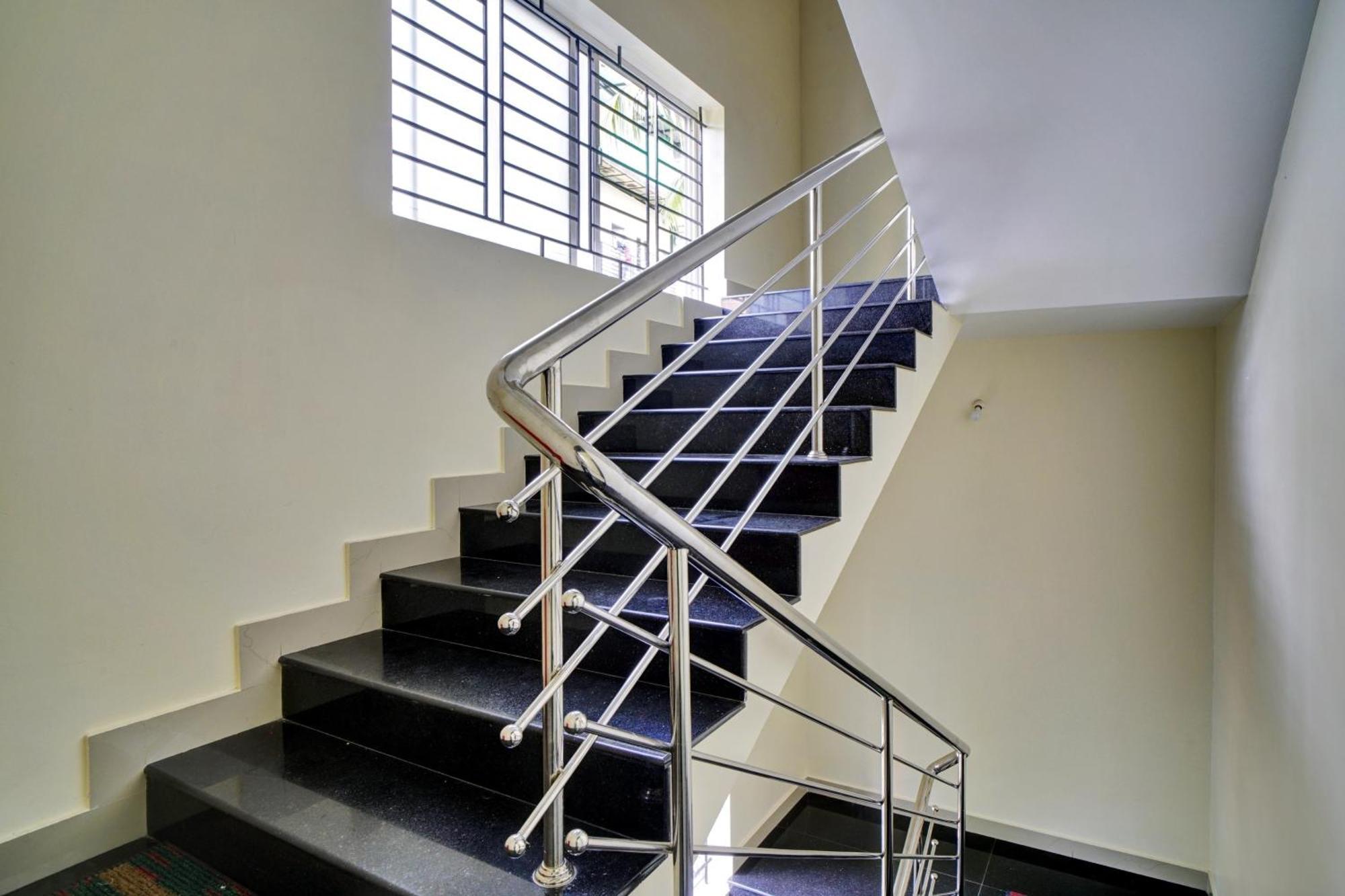 Hotel O Crystal Executive Suites Kochi Exterior photo