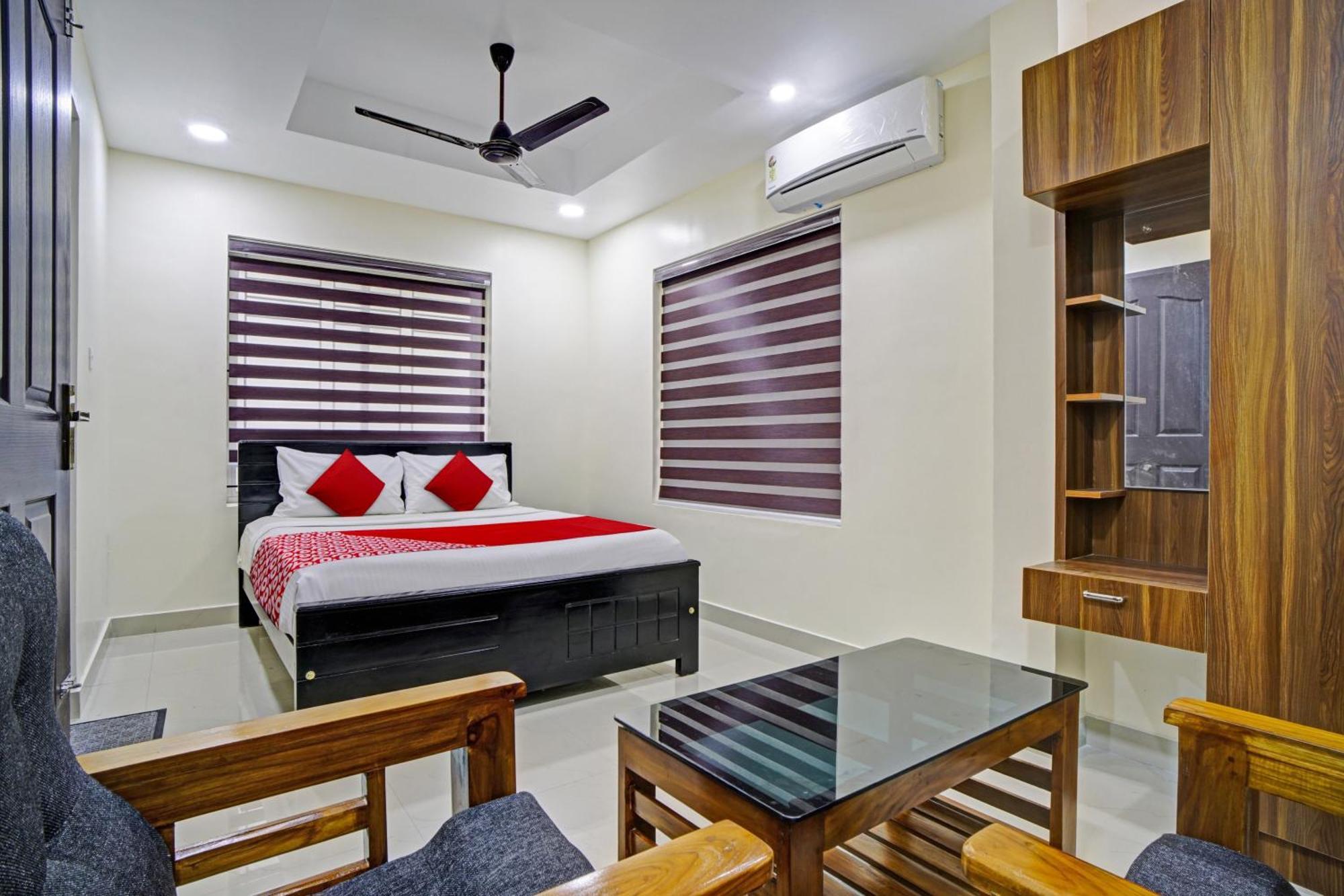 Hotel O Crystal Executive Suites Kochi Exterior photo