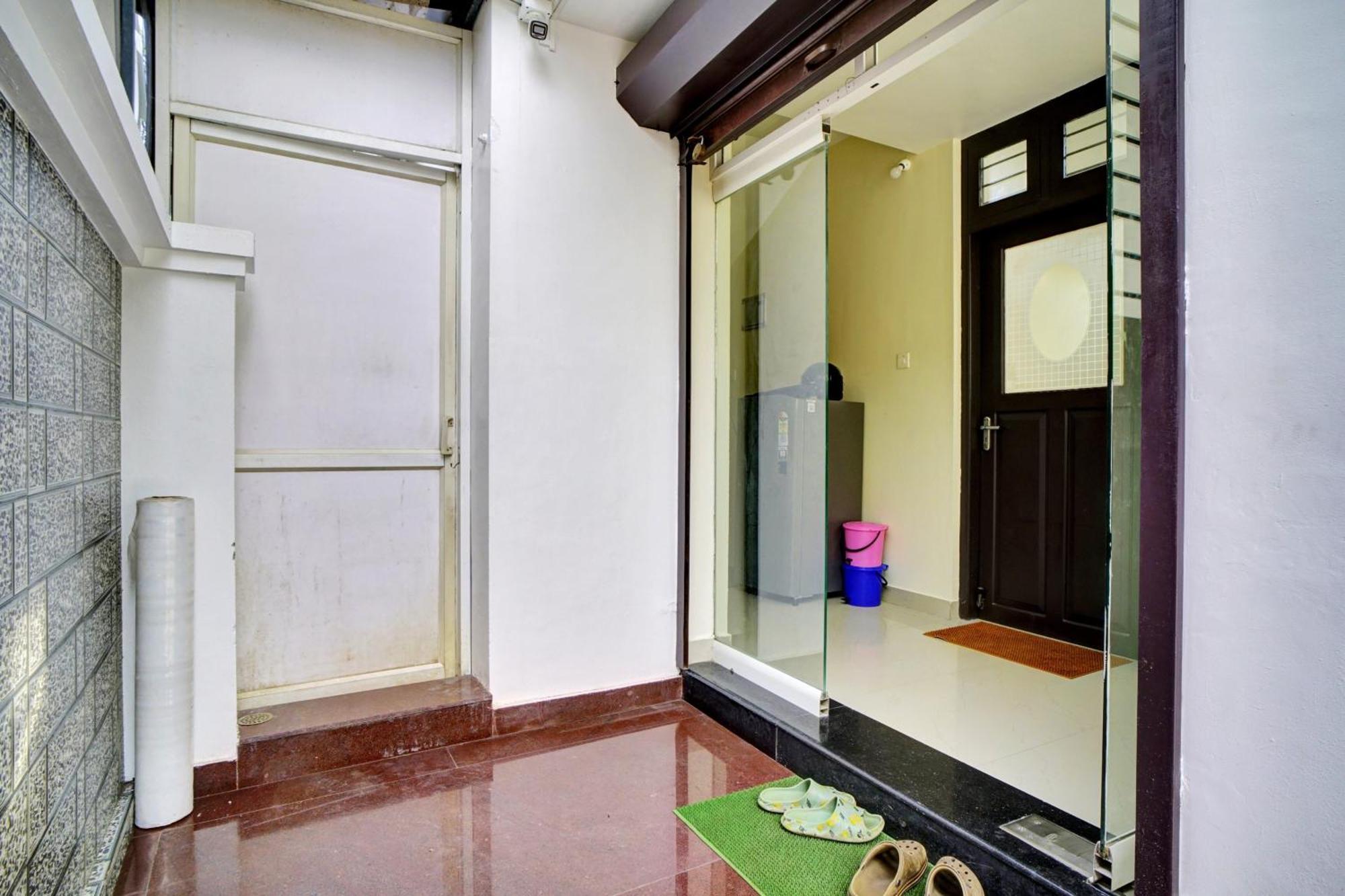Hotel O Crystal Executive Suites Kochi Exterior photo